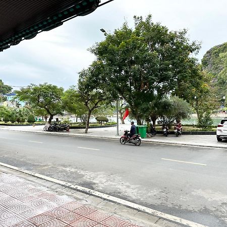 ホテル Khach San Vu Duong カットバ島 エクステリア 写真